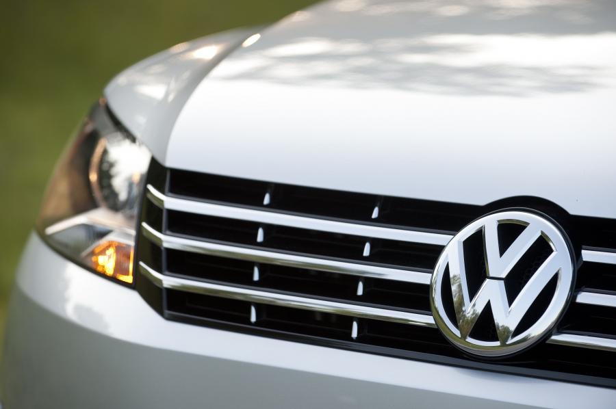  Volkswagen Passat 2011 года  (US) (фото 33 из 111)